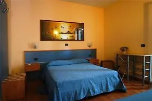 Cesare Augusto Отель Неаполь